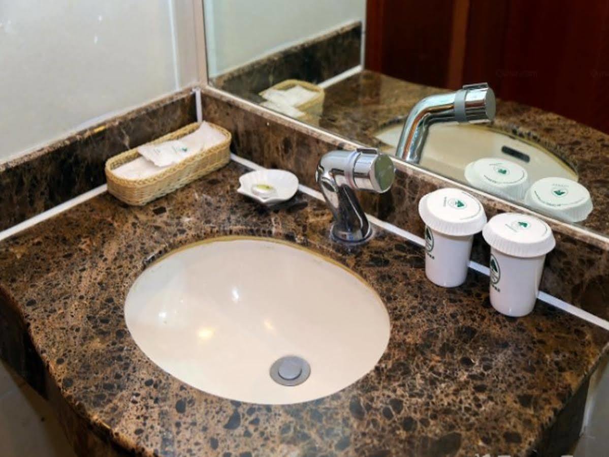 Greentree Inn Jiangsu Wuxi Hubin Business Street Business Hotel Buitenkant foto